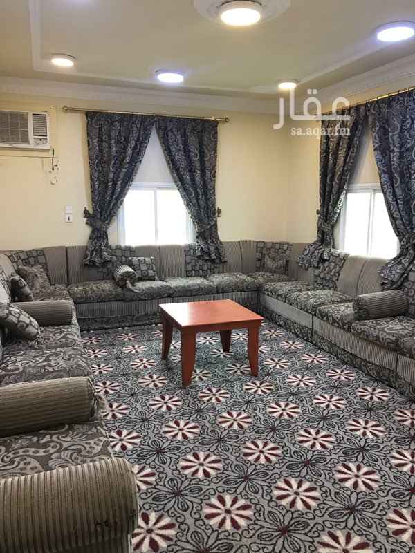 1576351 شقة كبيره في وسط المنتزهات مكونه من
مجلس رجال مع حمام ومغاسل
صاله عائلية
عدد ثلاث غرف نوم
حمام نساء
مطبخ متكامل
سطح مستقل الدور الاول
امام مسجد وقريبه جدا من كافة الخدمات