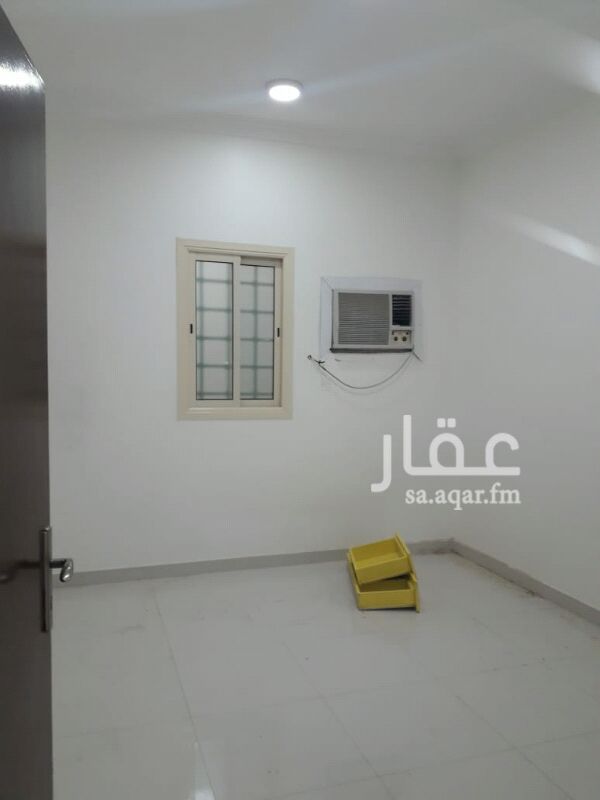 1298278 شقه دور ثالث ثلاث غرف وصاله عداد مستقل مستخدم نضيف
شهري الف وربع ميه