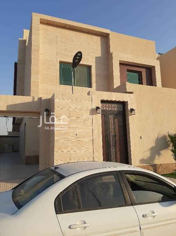 1705138 للبيع فيلا درج بالصالة مع شقه مسروقه بحي النرجس القمراء ٥ الدور الأرضي مجلس رجال مقلط مجلس نساء ملحق خارجي مطبخ تكيف مركزي الدور العلوي ٥غرف نوم