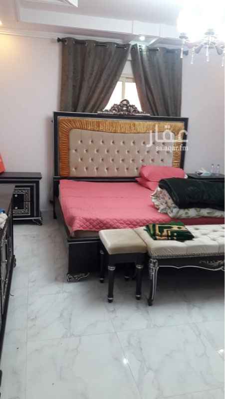 1468073 شقة خمس غرف وصاله مؤثثه دور ثالث وسطوح خاص اثاث فخم