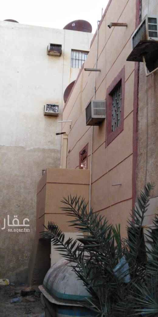 1698023 غرفة للايجار بالدور الارضي في بني مالك
البيت شعبي
مستقلة مع مطبخ وحمام
مساحة الغرفة 5*4 تقريبا
مكيف راكب وسرير
شامل الكهرباء والماء
