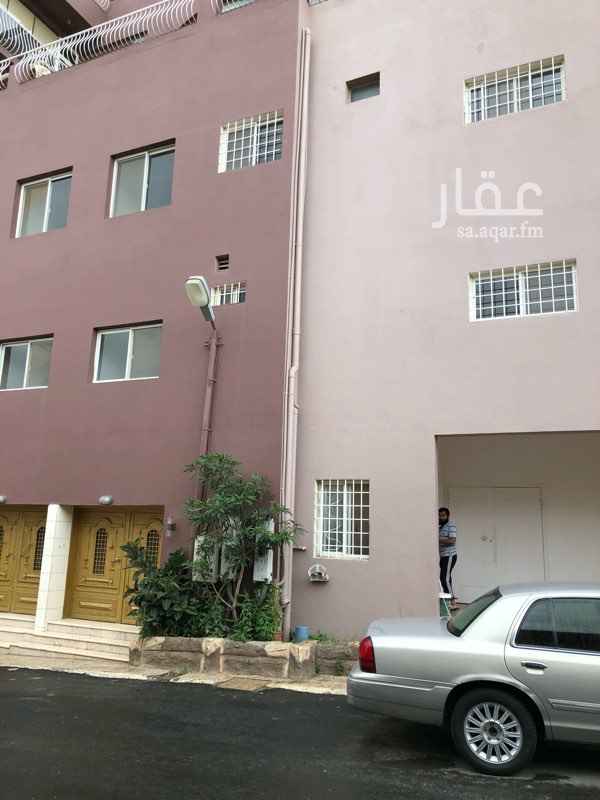 1127745 الايجار على دفعتين
الفيلا نظيفة ومجددة
برجاء التواصل وتساب فقط او رسائل
وصف الفيلا:
مدخلين منفصلة مستقلة في الدور الارضي
الدور الاول عبارة عن قسم ضيافة كامل
مجلس رجال و مجلس نساء بمغاسلهم و مقلط و غرفة ضيوف و صالة
الدور الثاني
غرفة نوم رئيسية بحمام
غرفتين نوم بحمام
غرفة جلوس عائلية
صالة
مطبخ راكب
صالة كبيرة خلفية متعددة الاستخدامات