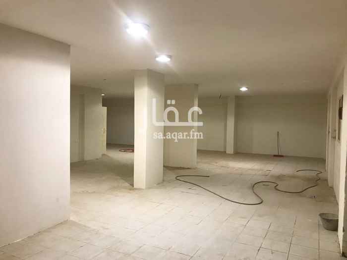 1070683 مستودع في طريق العيون خلف المطعم البلدي البخاري المستودع خرساني ارضية كيشاني له مدخلين. وبه 1 دورة مياه