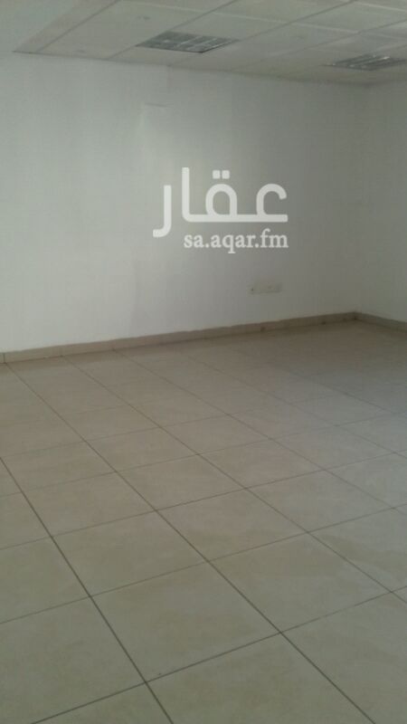 1102334 شقه مكتبيه حي القدس طريق الملك عبدالله قريبه من الدائرى السعر33دور ثانى يوجد ثلاث مكاتب في نفس الدور ولا مانع من فتحهم علي بعض وفي حاله تاجير الثلاثه يمكن التفاوض في السعر