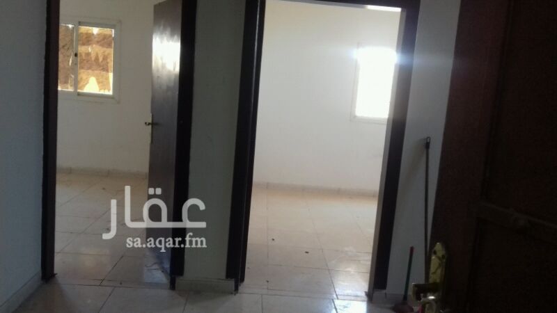 1649145 شقه غرفتين وصاله وجمامين ومطبخ الايجار شامل الكهرباء والماء الشقه نظيفه