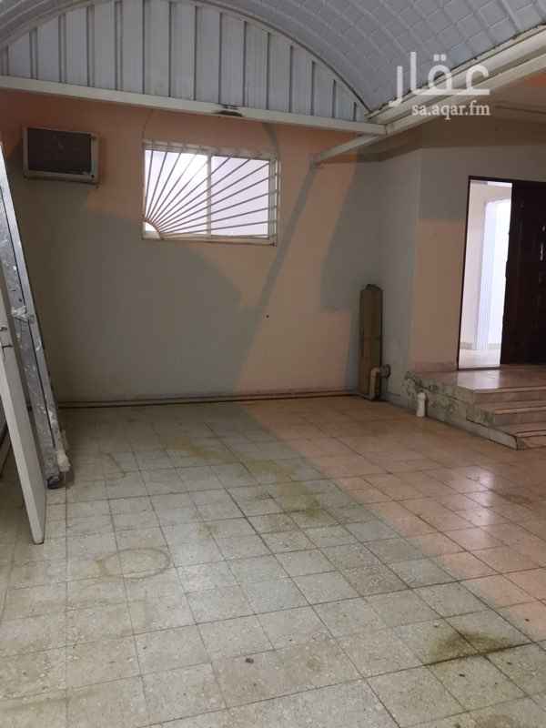 1552249 شارع 20 - بايكة تكفي سيارة - قريب جداً من المسجد - وايضاً مدارس البنين والبنات - يوجد ملحق خارجي مع دورة مياة مستقله ( مناسب للسائق او الخادمة )
السعر غير قابل للتفاوض
علماً بأن الدفعتين ستكون 33,000
والله ولي التوفيق