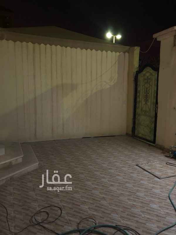 1556113 دور ارضي ب الدرعيه حي الخالديه 4 غرف و دورة مياه 2 ومستودع صغير خلف الحوش و صاله على المطبخ وغرفة سائق خارجيه بحمامها
* السعر:25000 مع غرفة السائق / سنوي .
..........
*بدون غرفة السائق 21 الف ريال
* يتوفر مطبخ .
* عوائل فقط .
* 4 غرف .
* 1 صاله .
* 2دورة مياه .