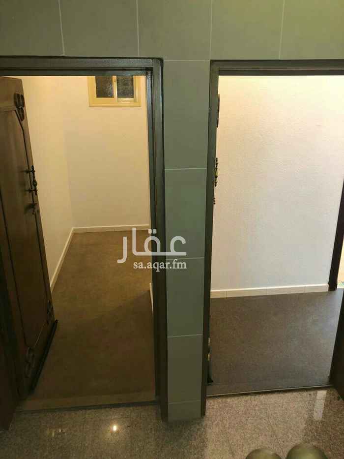 1747932 شقة تتكون من خمس غرف وثلاث دورات مياه مع خزان مستقل وعداد كهرباء مستقل
رقم الجوال:0555759779