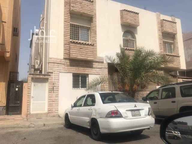 1682864 عماره بالعقربيه مساحتها 348 متر دورين وملحق عمرها 16 سنه بحاله ممتازه دخلها 80 الف يوجد بها عدد 4 شقق وملحق نظام الشقق غرفتين وصاله ومجلس ومقلط واجهتها غربيه مميزاتها منطقة خدمات قريبه من المستشفى الملك فهد والمدارس ارامكو والشارع التجاري الي بالعقربيه شارع 22 والسكان منتظمين بالدفع والعماره فوق الممتاز للجادين فقط مطلوب مليون ومئة الف غير قابله للتفاوض