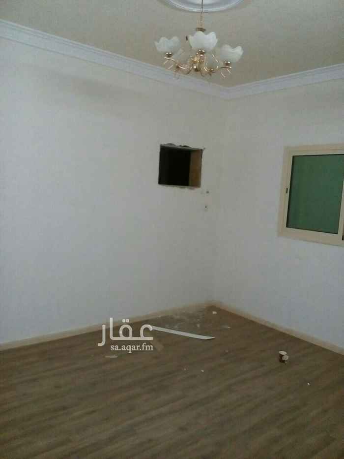 1752440 شقه دور ثاني حي الخليج
3 غرف وصاله ومطبخ و2دوراة مياه خلف قاعة درة الخليج قريبه طريق الملك عبدالله