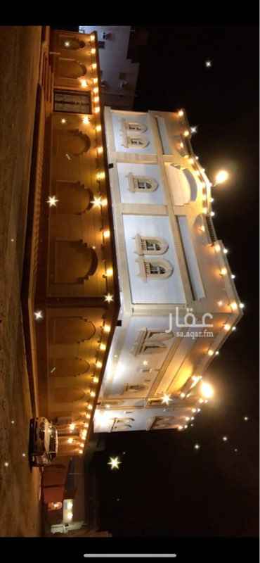 1377140 فلاء فاخره للايجار - تكيف مركزي للصالات ودورات المياه واللمرات . نجف كرستال - وموديل للغرف والصالات . خصوصه خاصه - امكانيه تركيب بيت شعر في الحوش الامامي . قريبه من الخدمات ومسجد جامع كبير