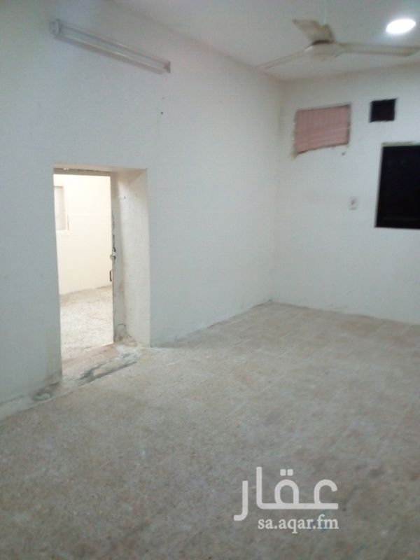 1273451 حي شباعه
دور أرضي مع مدخل سياره
مدخل مستقل عداد كهرباء مستقل الماء مشترك
حي هادئ وجيران طيبين جميع الخدمات والمدارس قريبه
