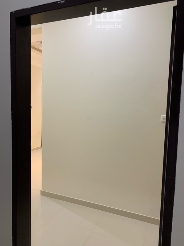 1585374 يوحد شقه غرفتين وصاله وحمامين ومطبخ ودورتين مياه الشقه نظيفه وراقيه وجديده
موقع افضل من ممتازه