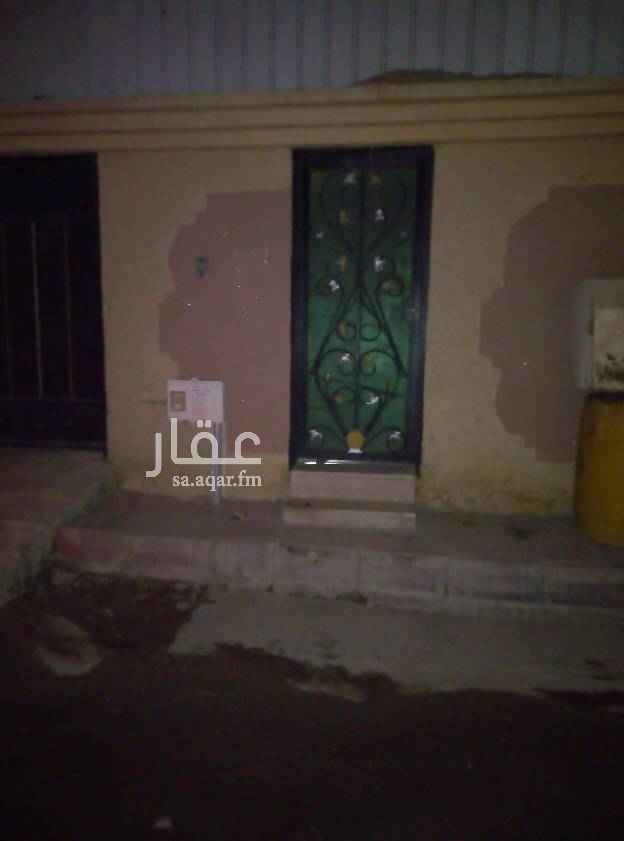 1700450 دور ارضي وثلاث شقق