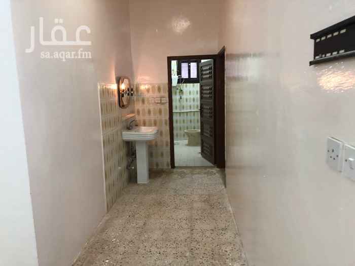 1641868 دور خمس غرف ومستودع درج مستقل وكهرباء مستقله قريبه من جميع الخدمات والمدارس. والمسجد