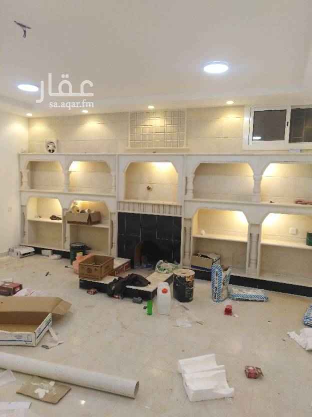 1469760 دور في حي الاخضر مساحه 660 <br>اتجاه شمالي تشطيب سوبر لوكس <br>يتكون من 6 غرف امامي ومطبخ وصاله و4 دورات مياه ومدخل سياره وحوش كبير ومشب كبير <br>وشقه خلفيه من 4 غرف وصاله ومطبخ و2 دورات مياه <br>اعمده الداير لدور الثاني قائمه<br>ويوجد عدد كثير من الادوار في كل <br>انحاء تبوك تمنياتي لكم بالتوفيق <br>مكتب قمه تبوك للعقارات
للتواصل /٠٥٣٤٦٥٨٥٠٧