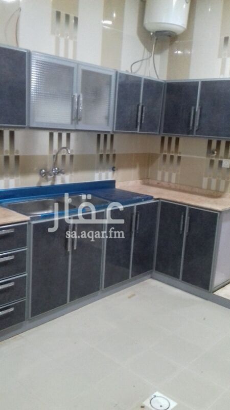 791596 عمارة بالمحالة في مخطط المرحلة الثالثة ،،
تتكون من 6شقق كل شقة 4 غرف وصالة و2دورةمياة الدور الاول مداخل مستقلة والدور الثاني والثالث كل شقة لها سطح خاص وإضافة الي كل شقة لها خزان ماء وعداد كهرباء خاص علي شارعين.
والعمارة مؤجرة بالكامل.