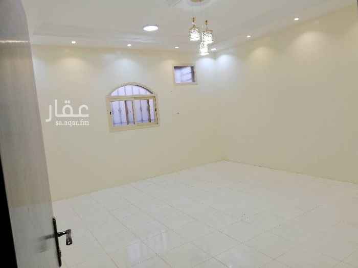 1728263 شقه للايجار بالقرب من جامعة الملك خالد بالمحالة
دور ثاني مدخلين
تتكون من خمس غرف وثلاث دورات مياه