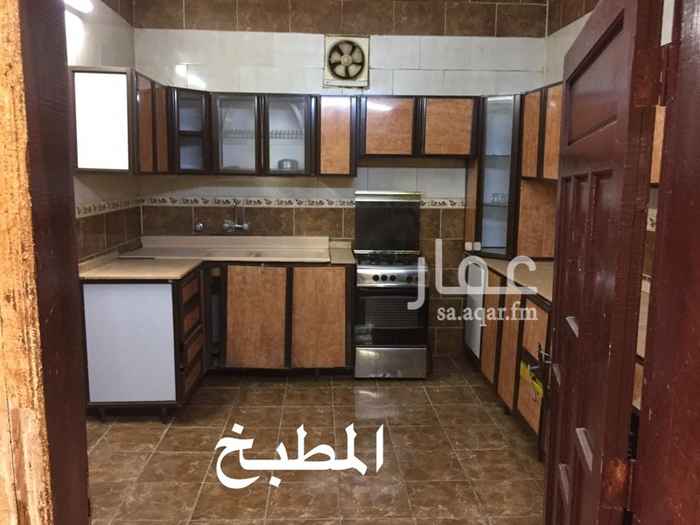 1592276 البيت يوجد عداد كهرباء وعداد ماء
له مدخلين مستقله مع مستودع خارجي