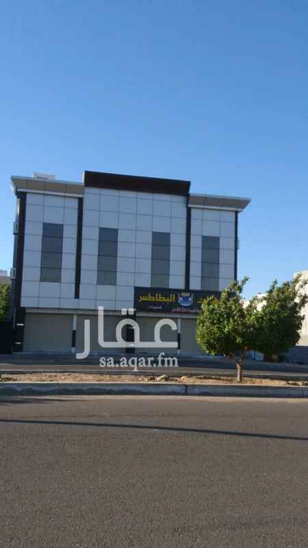 1430337 بسم الله
فندق في ينبع للبيع المساحه 381 عدد 15
غرفه +، غرفه حارس +محلات تجاريه اربع فتحات مؤجره 47000 +استثمار غرف الفندق 90 الف موقع مميز جداً قريب من البحر والخدمات في حي البحر المبلغ المطلوب مليون وثمان مائه
الفندق جديد وسعر مناسب