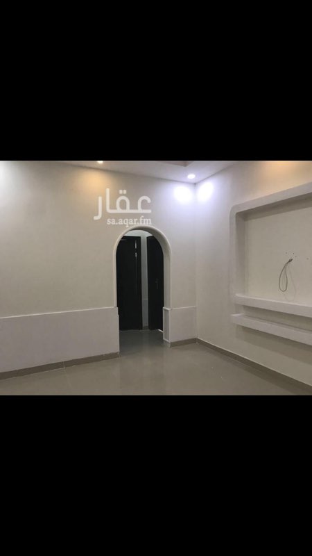 1531750 شقة غرفتين سوبر ديلوكس تشطيب ممتاز مدخلين صالون مستقل بحمام ومدخل للصالة والمطبخ والحمام الخاص شرحة ومتهوية ديكورات العمارة جميلة وقريبة من المطاعم والصرافة والصيدلية و الخدمات