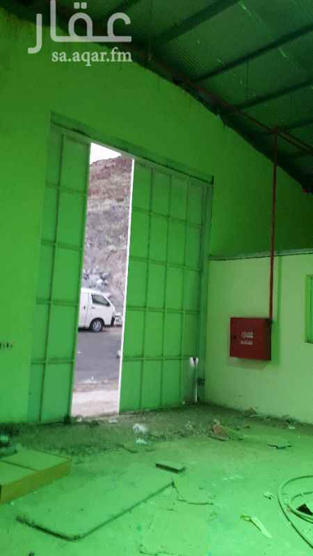 1252297 مستودع مجهز بالكامل مساحته ٣٠٠ متر