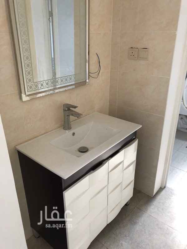 1653230 # دور للإيجار جديد
# تشطيب ممتاز
# العزيزية - الشراع
# يتكون من مجلس ومقلط ومطبخ و صالة و3 غرف نوم
# للإستفسار
0559223514