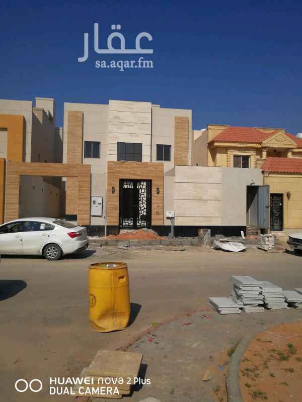 1299080 للبيع فيلا درج صالة فقط
حي الحمراء
منطقة رقي جداً
المساحة ٦١٨م
المواصفات
الارضي مدخل سياره و غرفة سواق ملحق خارجى
مجلس ومقلط وصالة ومجلس نساء ومطبخ ومسبح ومصعد وتكيف مخفي وارضيات رخام
مع مطبخ خارجي وملحق خلفي
الدور الاول 5 اجنحة نوم وصالة
السطح غرفة بحمام
عرفة شغال مع غرفة غسيل
الحد ٣مليون ٤٠٠
السوم ٣مليون ٣٠٠
مباشر مع المالك