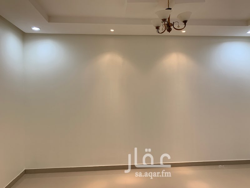 1683176 للايجار دور علوي مدخل مشترك
عدد الغرف 5 صاله ، مطبخ راكب ، 3 دوراه مياه
الدور مجدد ونظيف وجاهز للسكن