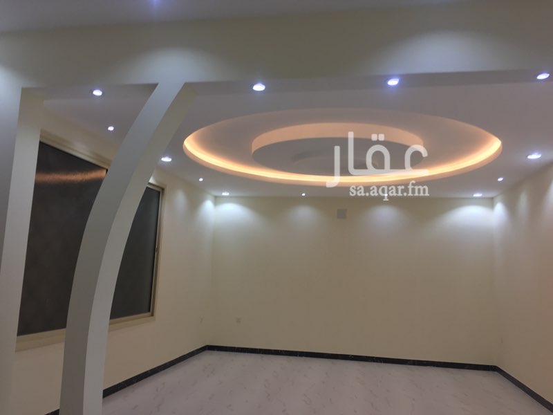 1652486 فيلا للايجار بحي الرمال الذهبي جديده
قريب من الخدمات
تتكون من الدور الأرضي مشب مجلس رجال مقلط وصاله ومجلس حريم وغرفة كبار سن ومطبخ ودورتين مياه
الدور العلوي 3 اجنحه كل غرفه بدورة مياه
السطح غرفة شغاله ودورة مياه