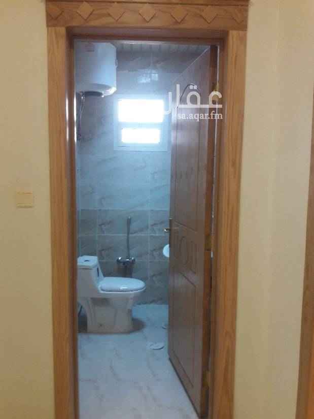 1440978 فيلا للإيجار مجليس صاله غرف كبار سن مطبخ صاله نساء ملحق غرف سايق ٤غرف نوم اثين ماستر غرف خادمه في السطح قريب من المسجد الموقع حي المونسية