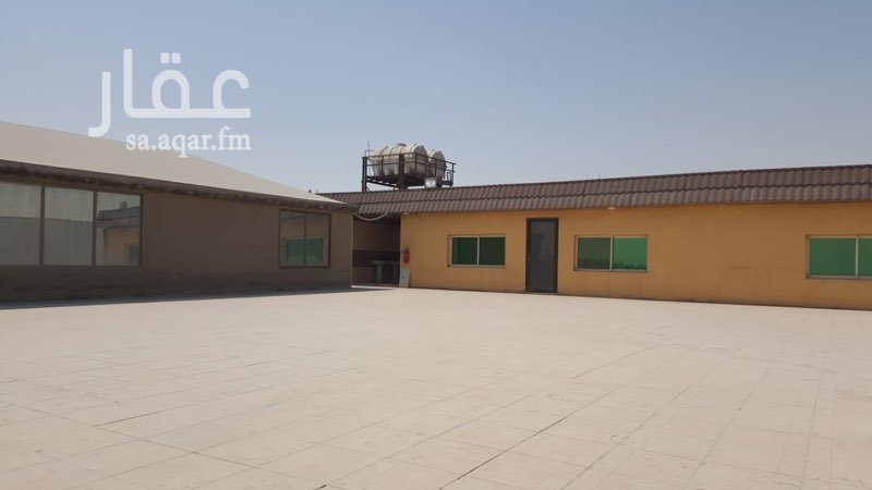 1481089 ارض مسوره بالكامل يوجد داخلها هنقر ورشه ومكاتب وسكن عمال وبئر ماء