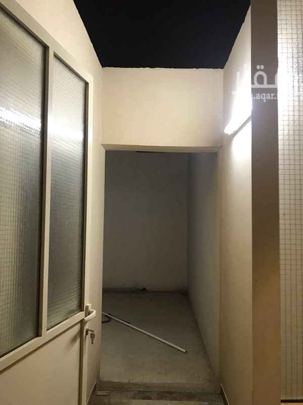 1584723 شقه للايجاربحي الياسمين دور ثالث بفلا مدخل مشترك غرفتين نوم ومجلس ومطبخ راكب ودورتين مياه وسطح خاص بدون مكيفات ب28الف الموقع صحيح