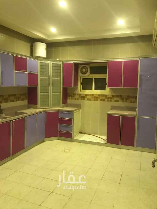 1756534 دورعلوي للايجارحي الصحافه عمر8سنوات مساحه الفلا400مدخل خاص مكون من مدخل سياره مجلس مقلط صاله مطبخ راكب و4غرف نوم والسطح ملحق شغاله وغرفه غسيل وسطح خاص ب50الف دفعتين