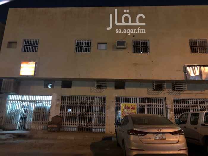 1289664 عماره 4 محلات وشقتين عوائل وغرفه وحمام ومطبخ بالسطح
و4 غرف عزاب خلف المحلات