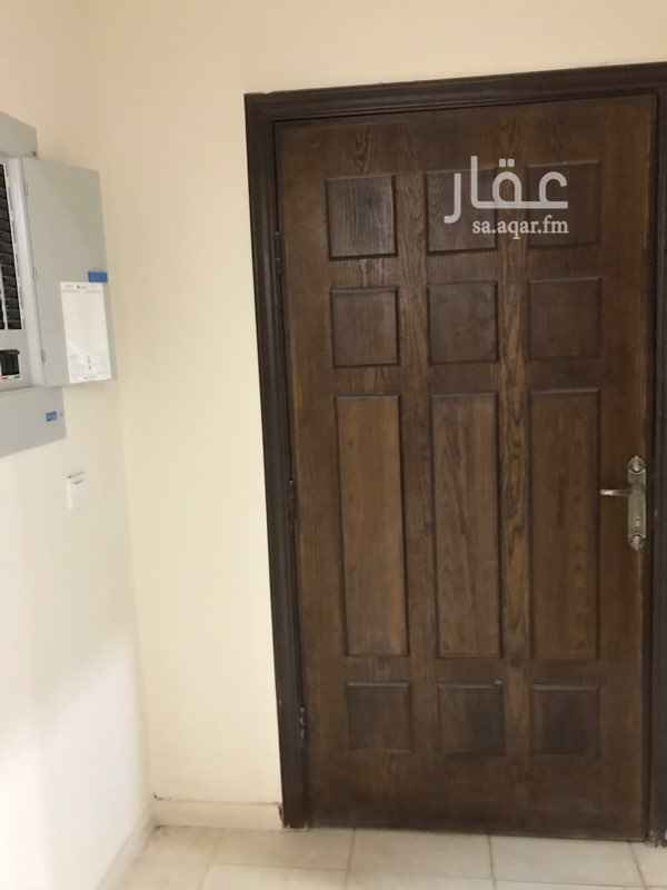 582526 الشقة جديدة لم تسكن من قبل وهي للبيع او الايجار
يوجد غرفة مشتركة للسائق او الحارس
خزان ماء مستقل