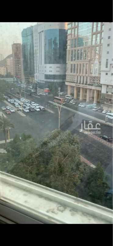 1734700 شقة بالعزيزيه بطريق الطائف الهدا
مؤثثه بابراج المحيسني
الدور الثاني
مطله على الشارع
وبجوار الجامع القطري