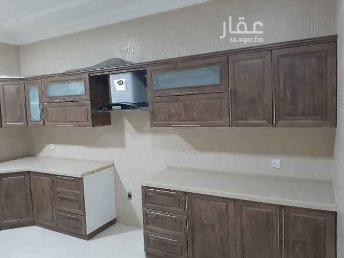 1583375 دور أول فوق الأرضي شبه جديد مجلس+مقلط وثلاث غرف نوم وصالة ومطبخ راكب والمكيفات راكبه والموقع قريب جدا من شارع الستين