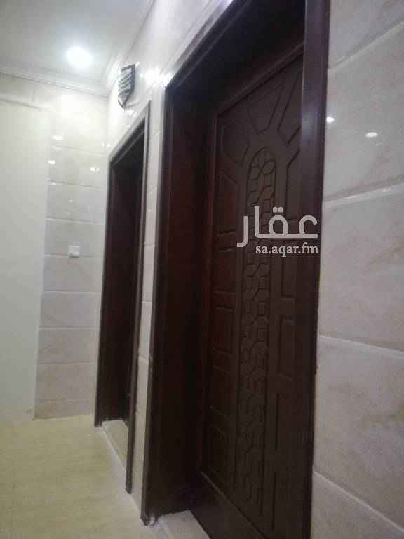 1716098 ملحق للايجار اربع غرف وثلاث دورات مياه وصاله ومطبخ ومخزن يوجد سطوح كبيره خاصه بالملحق
الموقع العزيزيه شارع الامام بخاري خلف الضمان الاجتماعي
المطلوب 18 الف دفعتين