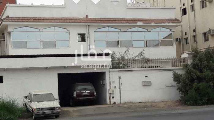 1263364 الشرايع مخطط ٥ قريب من الخط السريع
فيلا دورين مساحة ٥٢٠م
شارعها ٢٠ على حرف T
الدور الاول ٥ غرف ومطبخ و٣ حمام وصالة كبيرة
الدور الثاني ٥ غرف ومطبخ و ٣ حمام وصالة كبيرة
ملحق غرفتين بمنافعها
ملحق بالحوش غرفة ومطبخ وحمام
جميع الخدمات متوفرة بالفيلا
للايجار بالكامل من بابها .