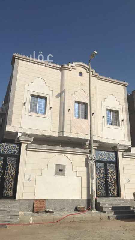 1686610 للبيع فيلا حي السنابل جنوب جدة مساحتها 312متر مكونه من دور اول فيلا كامله مفتوحه والدور الثاني شقتين من 3غرف بنافعها مافي ملحق مدخل الشقتين مستقل ويوجد مصعد مؤسس على شارع 20م مطلوب مليون و300
خ
التواصل واتس فقط أم أحمد
0532236534