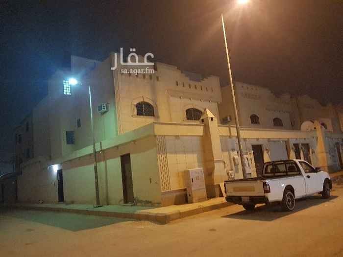 1579992 للايجار دور ارضى في حى القادسية مستخدم نظيف يتكون من مجلس وصاله ومقلط وغرفتين نوم ومطبخ راكب واربع دورات مياه وحوش ومشب المساحه ٣١٢ متر العمر ٨سنوات الشارع ١٥ جنوبي ١٥ غربي يفتح علي مسجد السعر ٣٣ الف ريال
