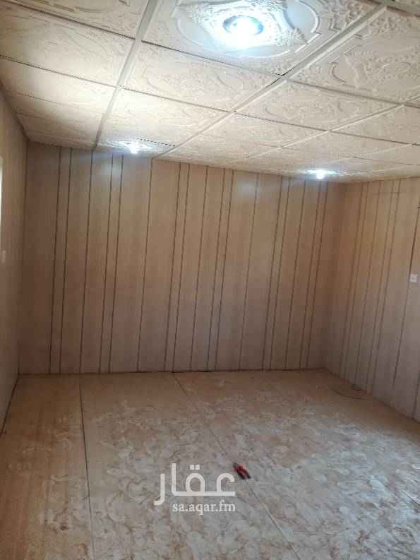 1635852 غرفة فى السطح مع حمام بدون مكيف
تصلح لفرد واحد