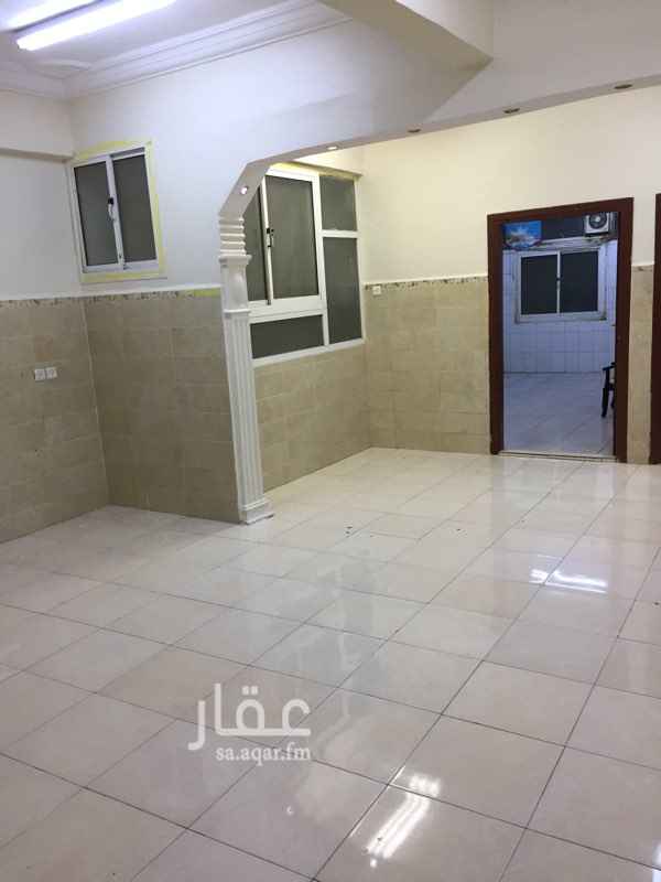 1400446 شقة نظيفه في الدور الثاني 3 غرف 3.5x6 وصالة ومطبخ كبير و 2 حمام في حي النصر خلف مدرسة ابي ابن كعب قريبة جدا من الخدمات والمدارس للاستفسار 0542404140