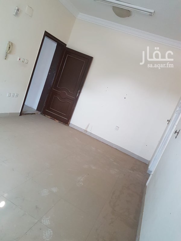1377947 شقة ملحق علوي بفيلا بالدور الثاني لعائلة صغيرة
مكونة من غرفة نوم كبيرة وصالة واسعة ومطبخ كبير بدولاب راكب وحمام واحد
الايجار ١٤ الف على دفعتين
