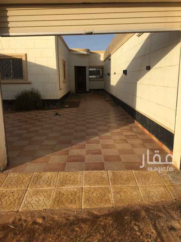 1371573 استراحه للايجار السنوي بحي الغدير قريب لطريق الملك عبدالله مكونه من باب كراج وغرفتين ومطبخ الكهرب والماء مستقل عن الجار