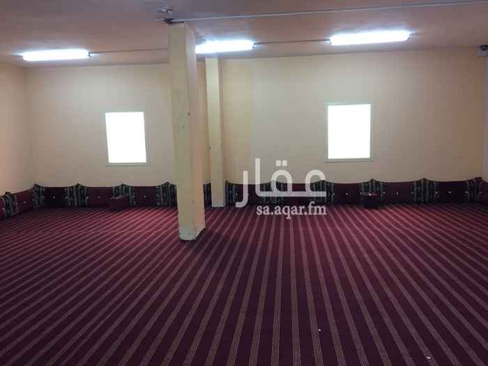 1289159 يوجد لدي مطعم ومطبخ ومسلخ وعدد 3 غرف سكن للعمال وعدد 10 عمال من الجنسيه اليمنيه منهم 4 معلمين مهره وكذلك يوجد حوش خلف الغرف يتسع لبناء 10 غرف للأستثمار الموقع حي الفضيله طريق جيزان مقابل حي القرنيه الخمره لتقبيل لعدم التفرغ وبسعر مغري جداً