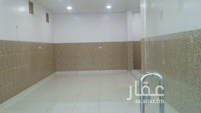1205456 مستودع للإيجار بحي قرطبه ايجار سنوي نظيف به كهرباء وماء يصلح مغسله ملابس أو مستودع في عماره سكنيه عزاب مراقب بالكاميرات .