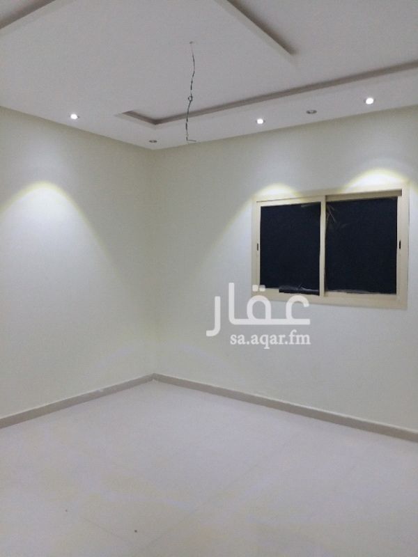 1459708 دورارضي ٥غرف وصاله مطبخ ٥دورات مياة حوش الاجارسنوي فقط مايقبل المالك شهري خالص الاجارعلى دفعتين اذامحتاج بويه اوسباكه اولمبات المالك راح يصلحهاقبل تسكن