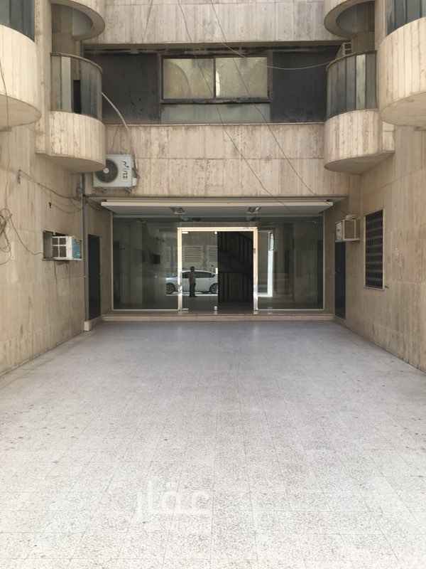 1232900 للايجار شقه مكونه من 4 غرف وصاله وحمامين ومطبخ
الموقع شارع الناصريه قدام الأمن العام
يوجد مصعد ويوجد قبو مواقف سيارات
للتواصل 0559955710 ابو سعود